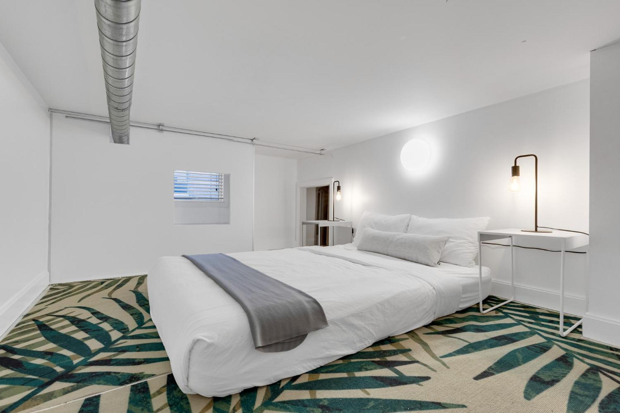 Liv Mtl Main Aparthotel Montreal Exterior photo