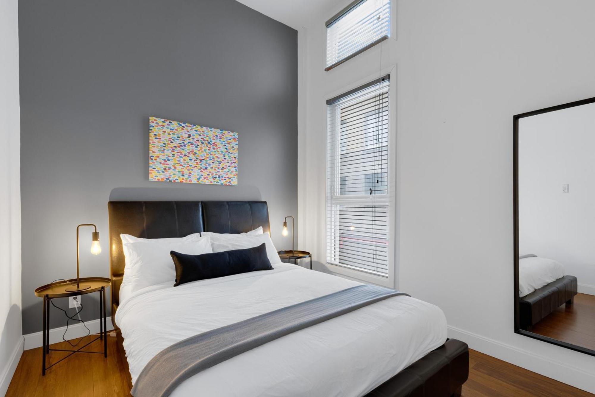 Liv Mtl Main Aparthotel Montreal Exterior photo
