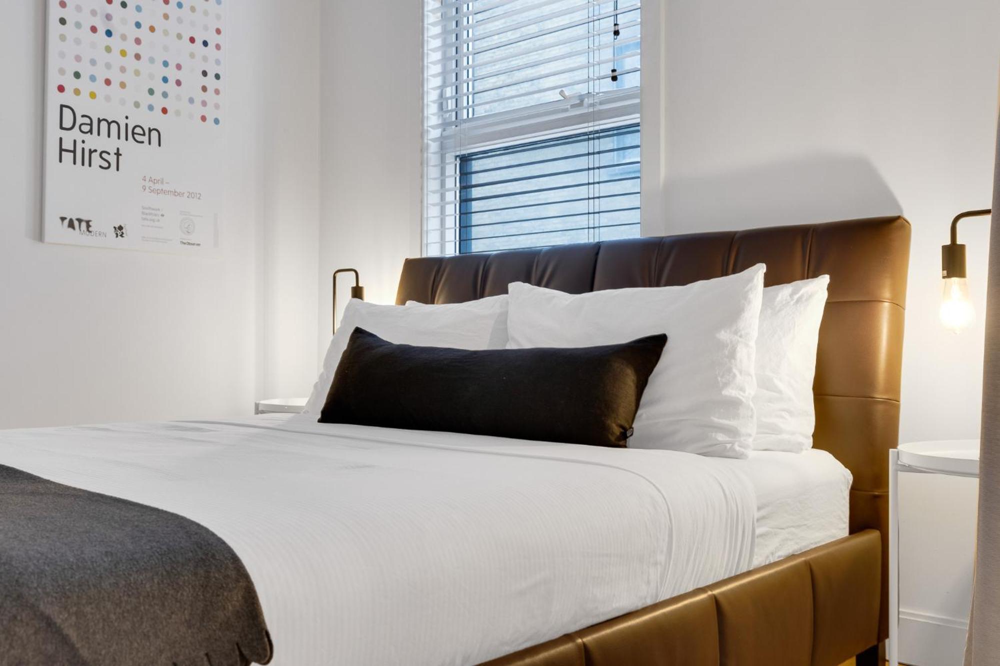 Liv Mtl Main Aparthotel Montreal Exterior photo