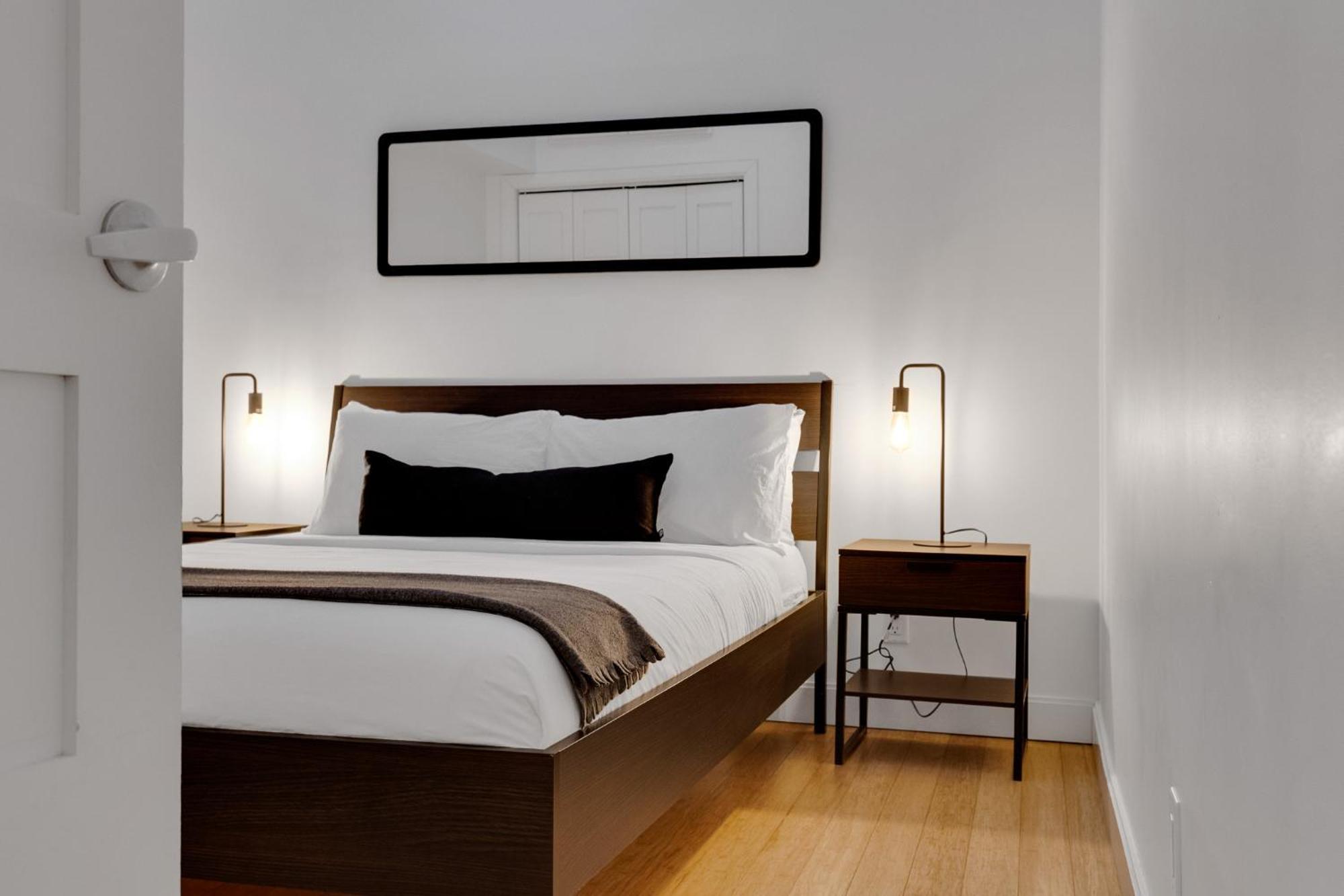 Liv Mtl Main Aparthotel Montreal Exterior photo